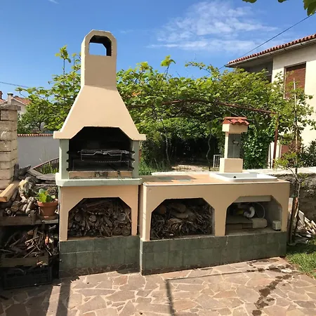 Comfy With Terrace And Bbq * Umag