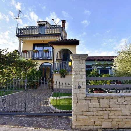Comfy With Terrace And Bbq Apartment Umag